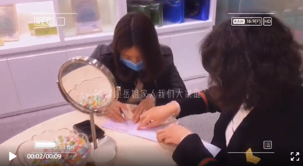 讓我們攜手堅(jiān)持，靜待相逢時(shí)。